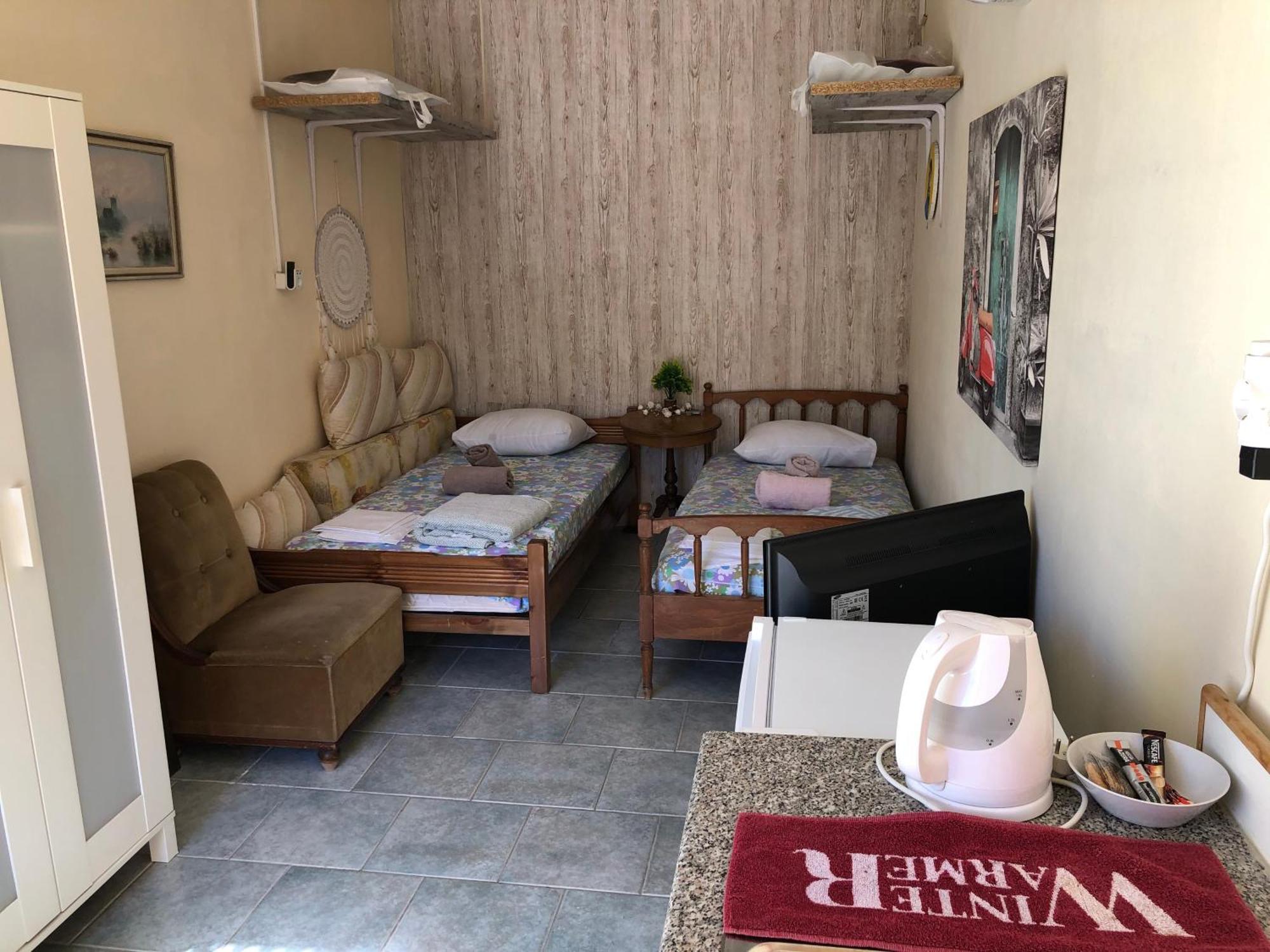 Converted Shed Studio & Garden Hanging Bed Pórto Ráfti Dış mekan fotoğraf