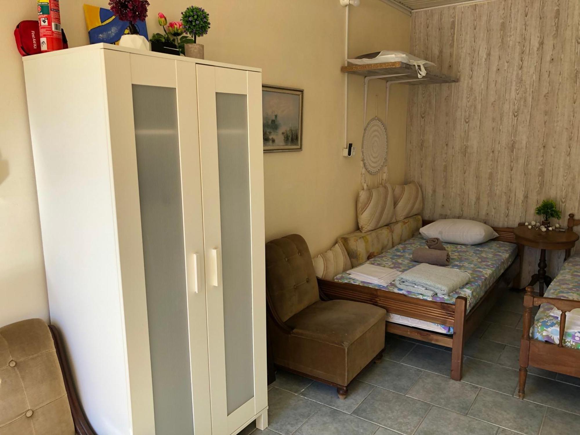 Converted Shed Studio & Garden Hanging Bed Pórto Ráfti Dış mekan fotoğraf